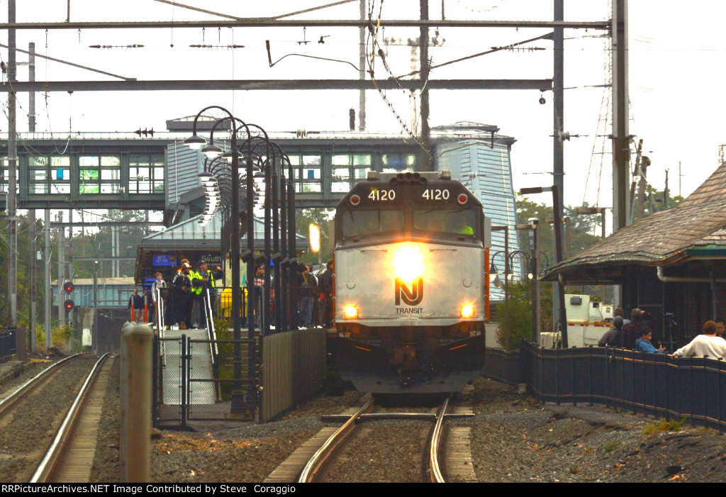 Head on View of NJT 4120